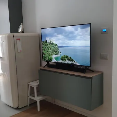 Relaxing Retreat In Trieste, Two-bedroom Apartman *